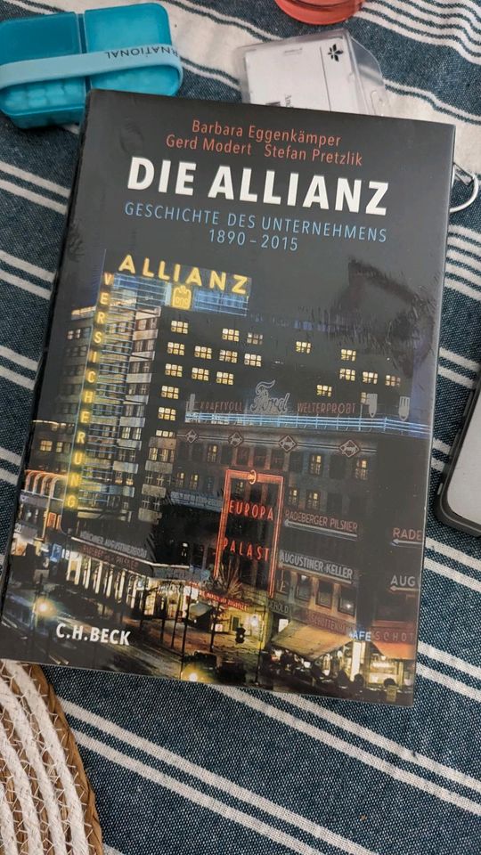 Allianz Buch zu verschenken in München