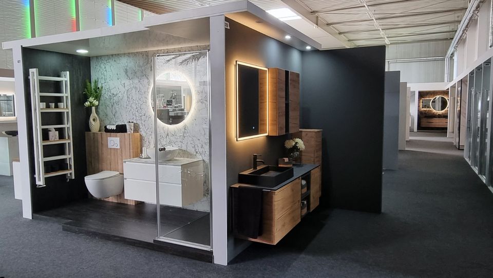 Badmöbel 100 Badezimmermöbel Waschtisch mit Spiegelschrank marmor calacatta AUSSTELLUNGSSTÜCK sofort verfügbar 2.869-€* in Bad Essen