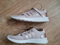 Sneaker Adidas Flieder + glänzende Streifen Gr.38, sehr guter Zu Hessen - Breitscheid Vorschau