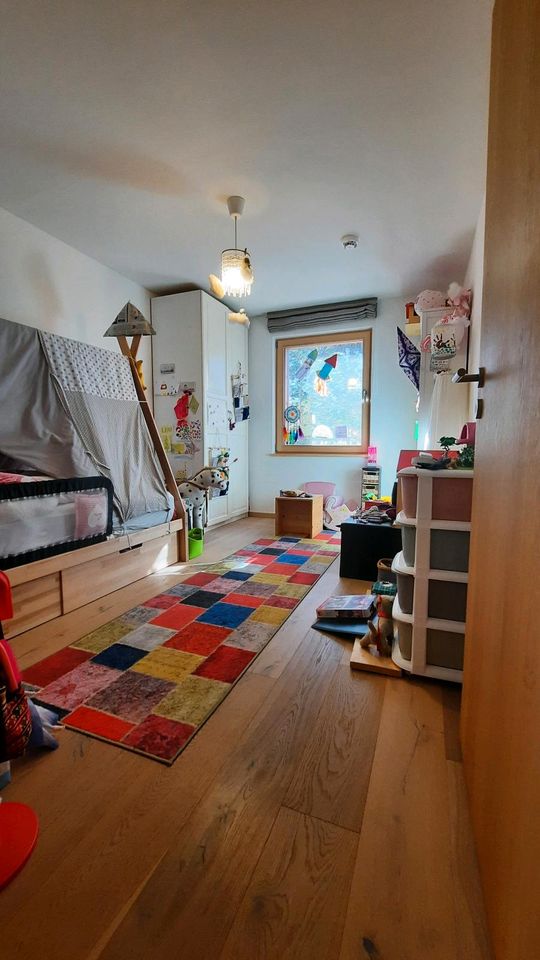 Traumhafte EG Wohnung mit großem Garten, Energieeffizienz A+ in Warngau