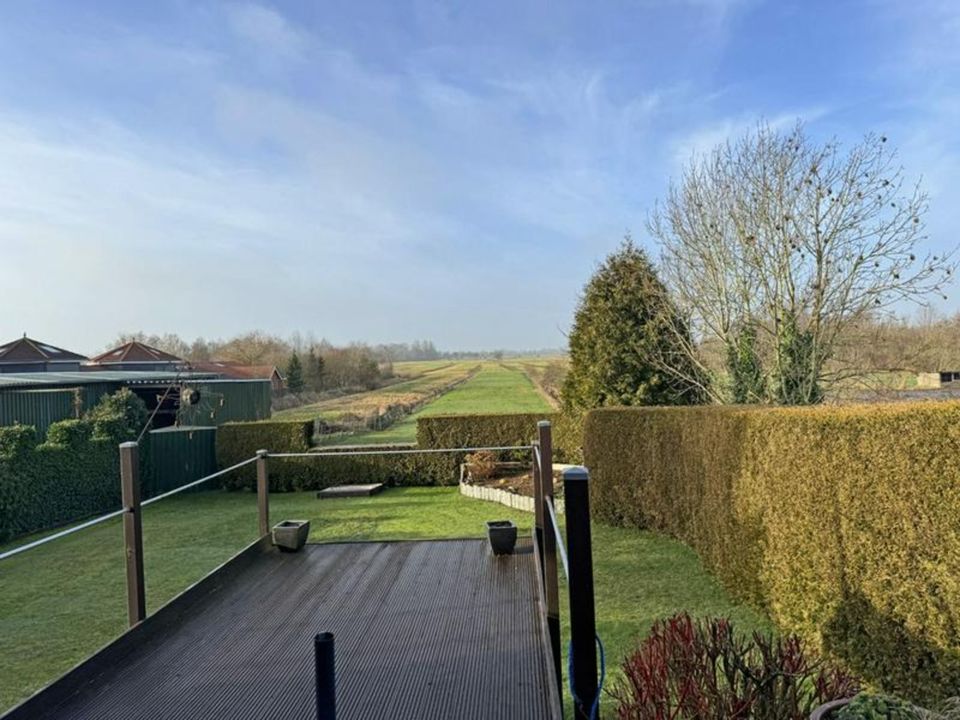 Moderner Bungalow mit Blick ins Grüne in Midlum