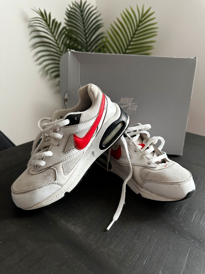 Sneaker weiß/rot 33,5 Nike Air max in Aindling