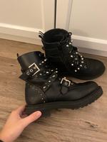 Boots Stiefelletten schwarz mit Nieten Bullboxer Obervieland - Arsten Vorschau