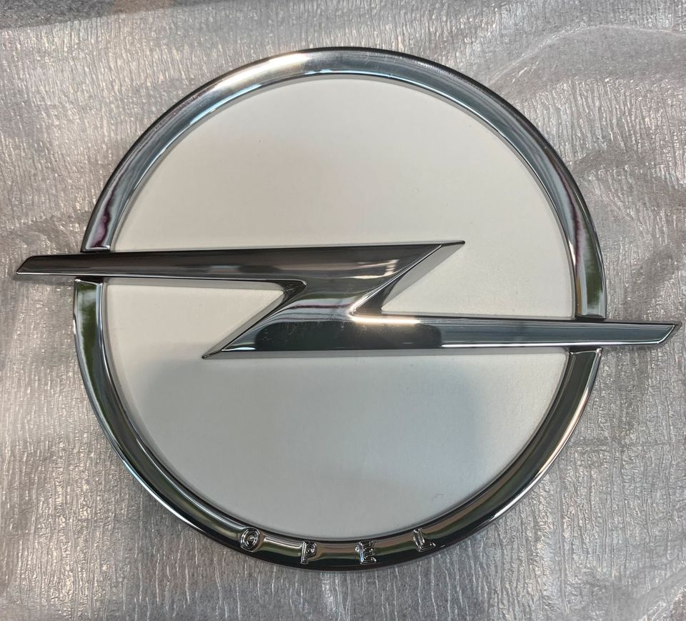 Opel Emblem Silber NEU +  Versand in Butzbach
