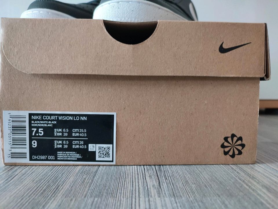 Nike 40.5 Neu in Halberstadt