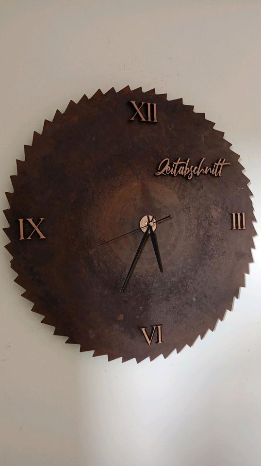 Sägeblatt Wanduhr Upcycling Deko Eiche Geschenk Unikat in St. Wendel