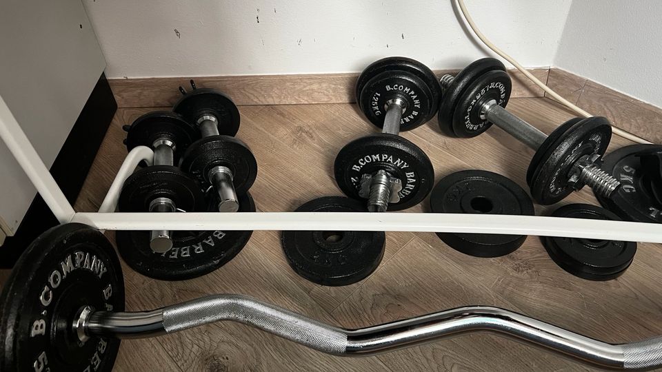 Hantelbank Trainingsgeräte Gewichte 50kg Fitness Trainingsstuhl in Frankfurt am Main