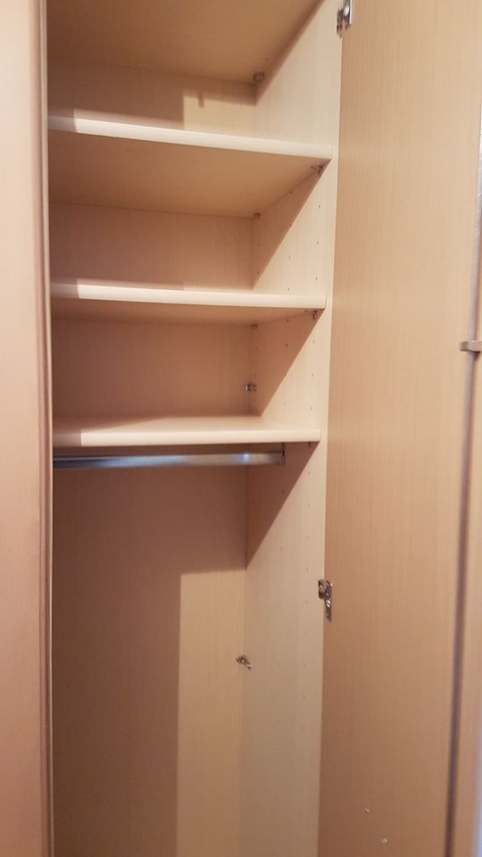 Schlafzimmer, Bett, Kommode, Kleiderschrank, Nachttisch, Eiche in Berglen