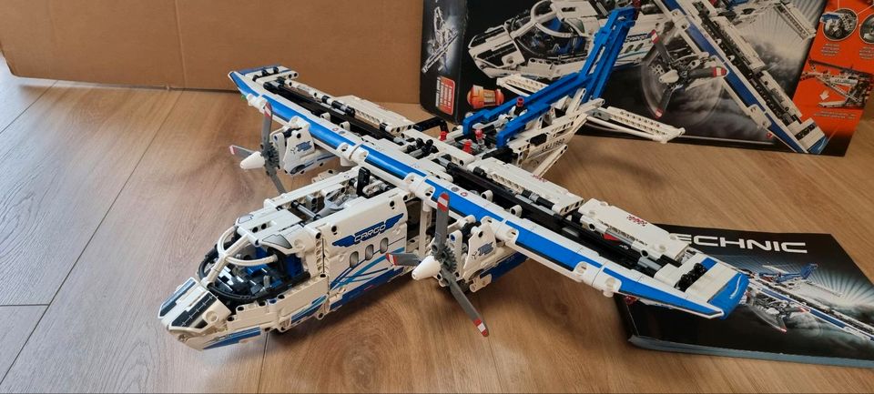 Lego Technik 42025 Frachtflugzeug in Dortmund