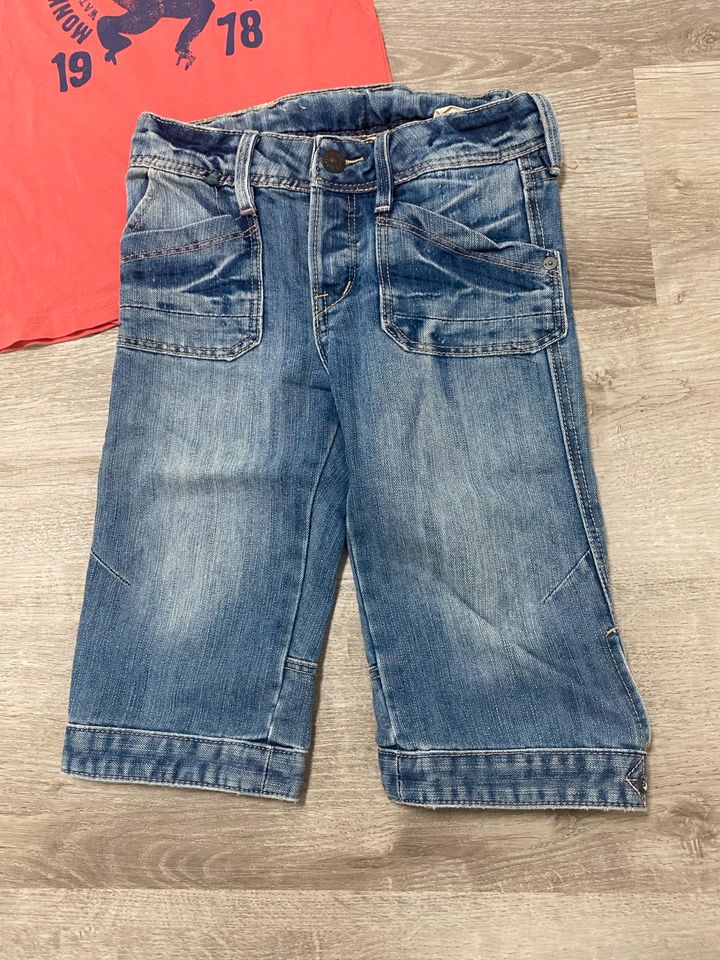 Jeansshorts Gr 122 + T-Shirt Gr 122/128 für 4,50 Euro!!! in Barbing