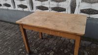 Einen sehr alten Tisch/Eßtisch,(evtl.Jugendstil)Weichholz,  80,-€ Niedersachsen - Peine Vorschau