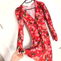 H&M kurzes Kleid Sommerkleid Gr. S 36 rot Blumen floral Minikleid Hessen - Petersberg Vorschau