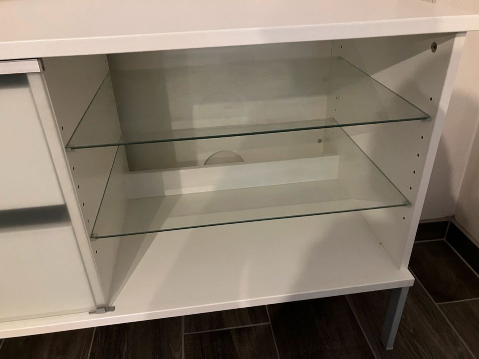 Ikea Sideboard mit Glas Schiebetüren in Stockstadt