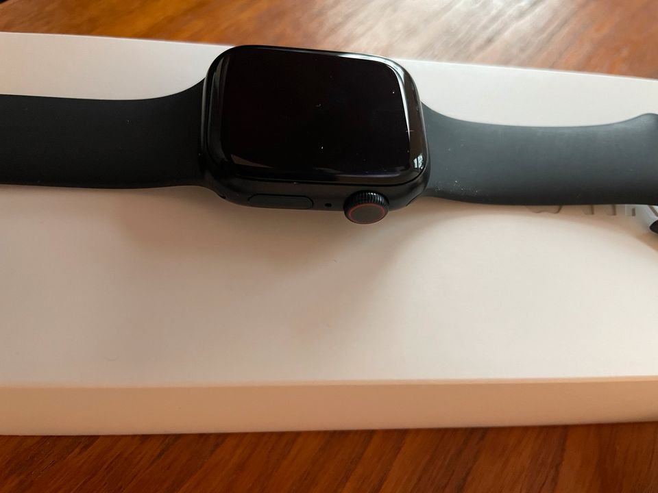 Apple Watch Series 8 41mm Cellular/LTE Mid Alu + 2 Loops in Hamburg