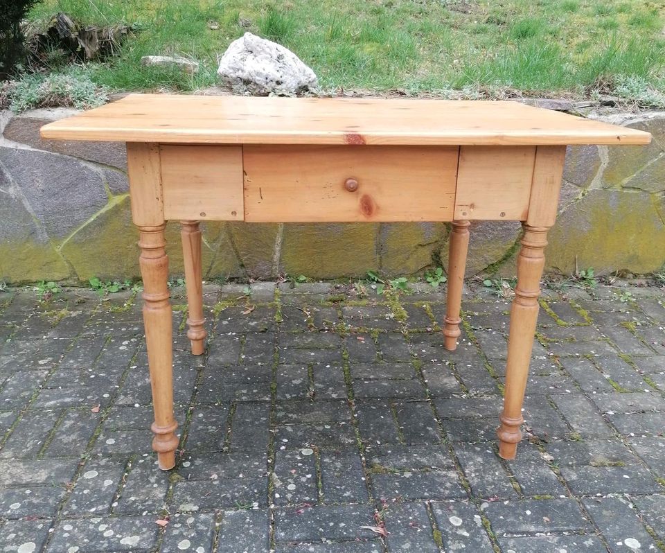 Antiker Tisch,Holztisch,Kindertisch Gründerzeit in Lollschied