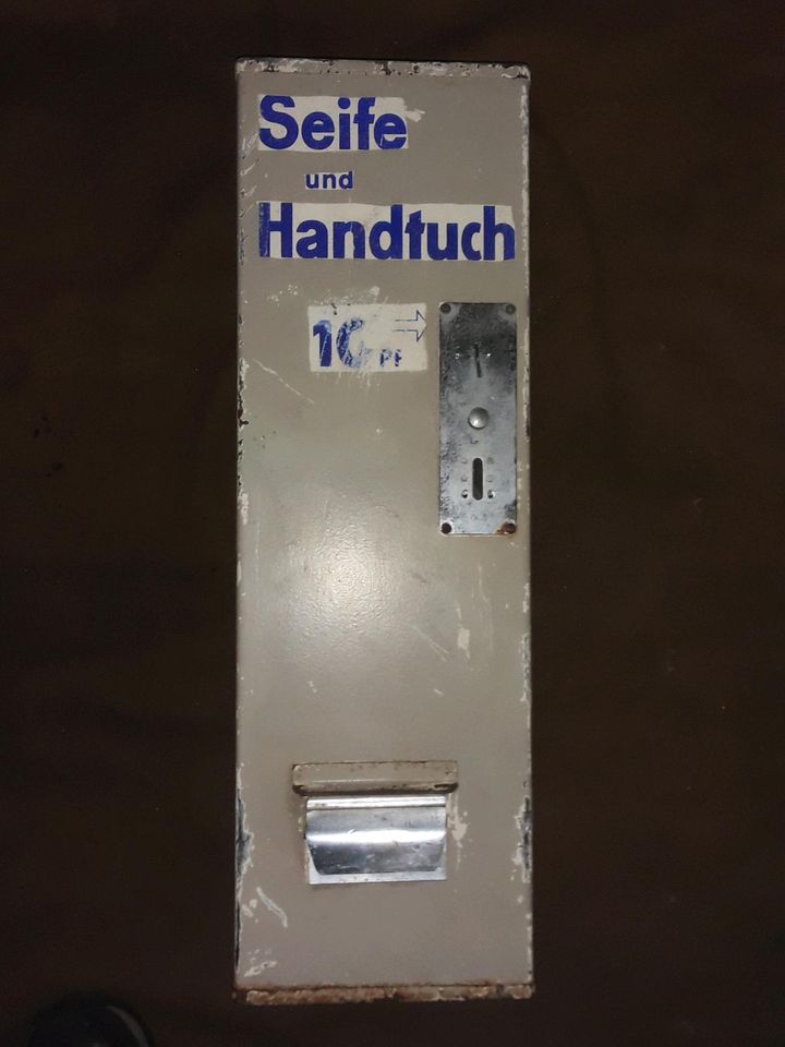 Warenautomat Seife u. Handtuch Automat Einwurf 10 Pf. in Mainaschaff