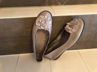 Vintage Lederschuhe Ballerina mit Blume flache Schuhe Leder 40,5 Niedersachsen - Peine Vorschau