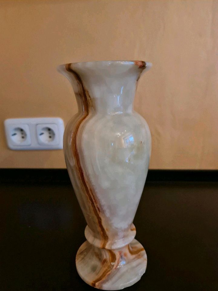 Vase aus Onyx in Hofbieber