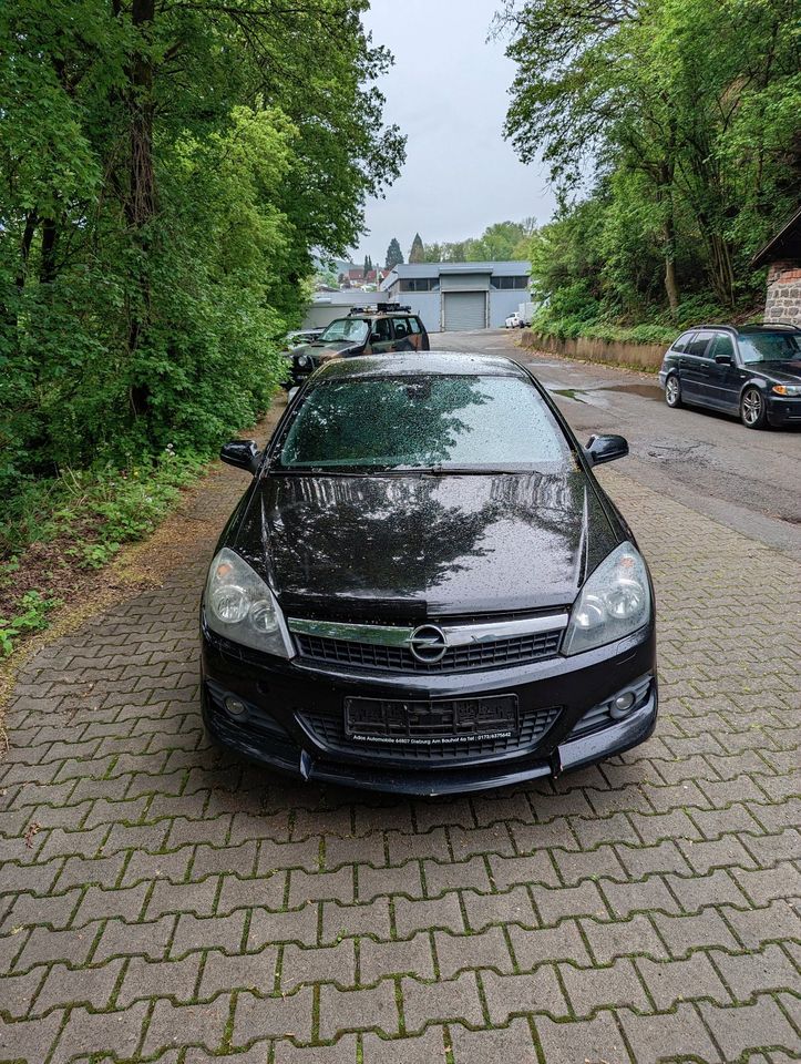 Opel Astra GTC 1.9 CDTI in Braunfels
