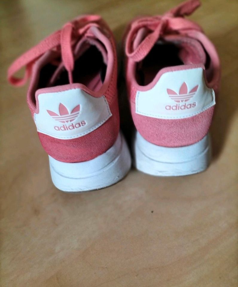 Adidas Damen Schuhe Größe 39,5 in Hamdorf