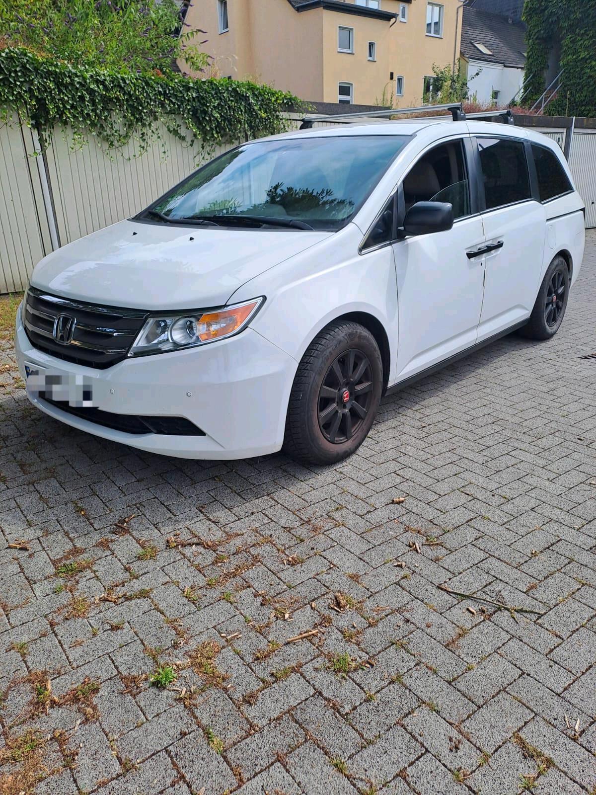 Abbildung des Autos Honda Odyssey. 3.5 gas&#…