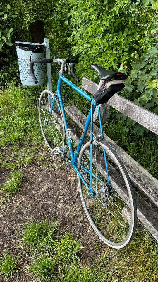 Rennrad Retro Peugeot shimano 105 blau / orange in Aschheim