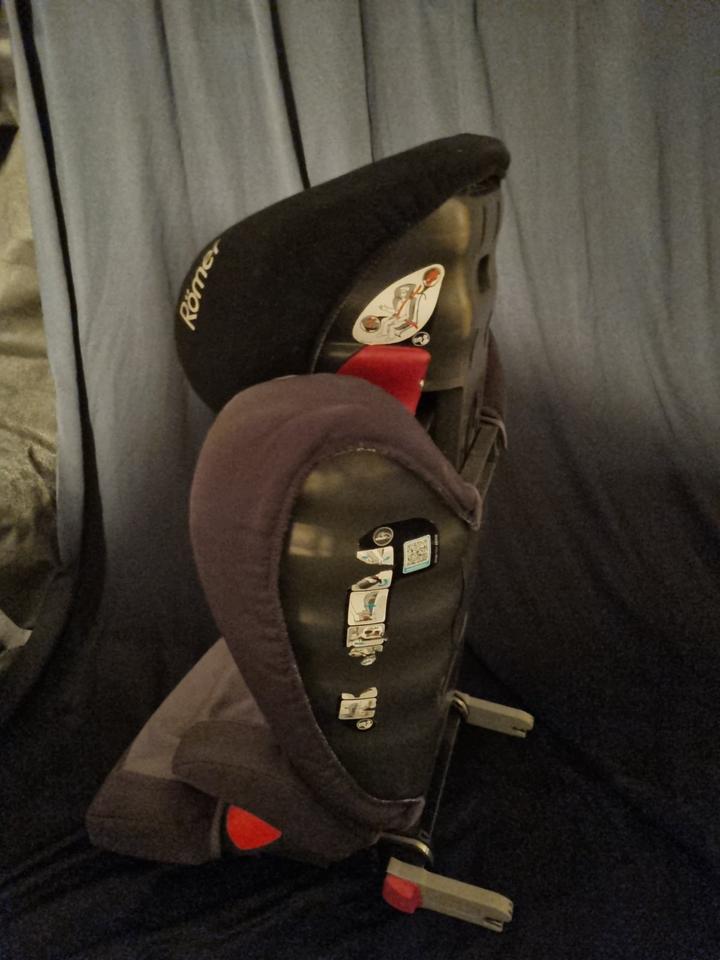 Römer Autositz KID, Gruppe 2-3 (15 - 36kg), Black Thunder Isofix in Lohfelden