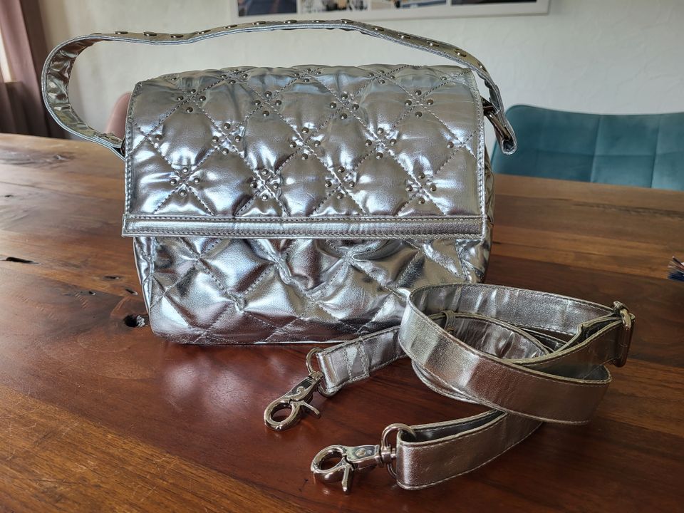 Handtasche silber in Winden