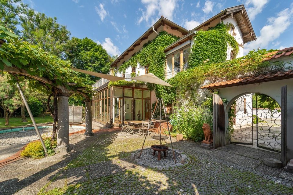 Prachtvolle Rarität und einmalige Schönheit! Villa im Toskana-Stil mit parkähnlicher Gartenanlage in Garching an der Alz