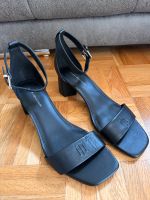 Tommy Hilfiger Riemensandalen Größe 40 schwarz NEU Kr. München - Unterföhring Vorschau