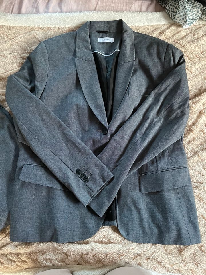 Anzug Set Damen (Blazer + Anzugshose) in Steinbach-Hallenberg (Thüringer W)