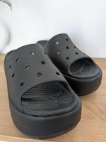 Crocs Stomp Slide Plateau Sandale Gr. 38/39 schwarz Leipzig - Altlindenau Vorschau