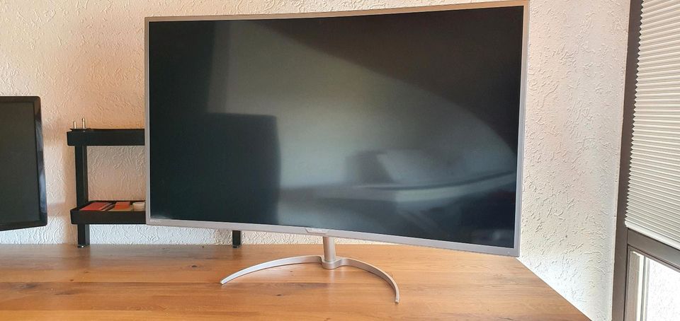 Philips 40" 4K UHD Curved Monitor 16:9 in Frankfurt am Main