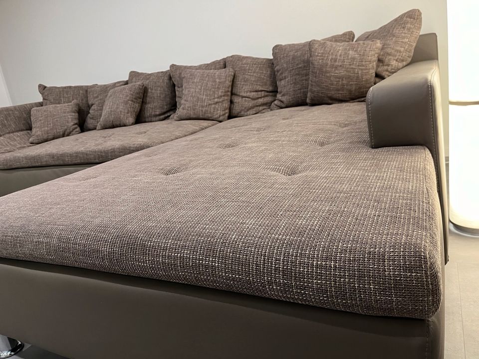 Ecksofa Stoff braun mit Kissen 326x213 cm in Mühlhausen