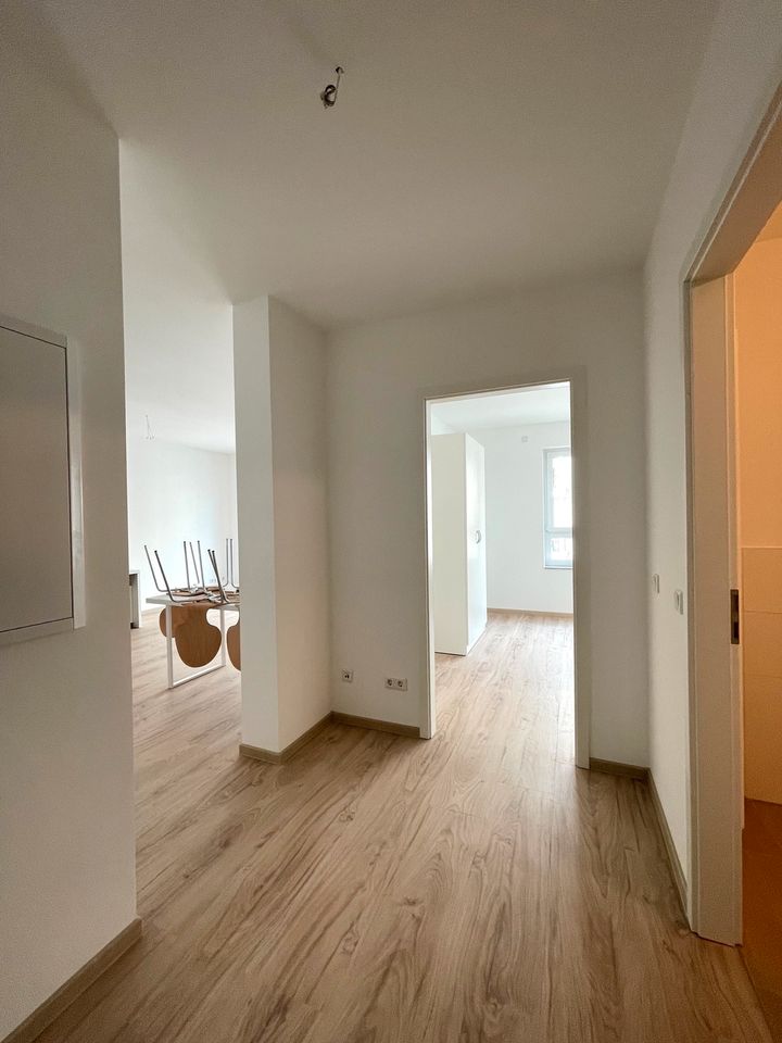 Möbilierte Wohnung mit Balkon und Stellplatz! in Berlin