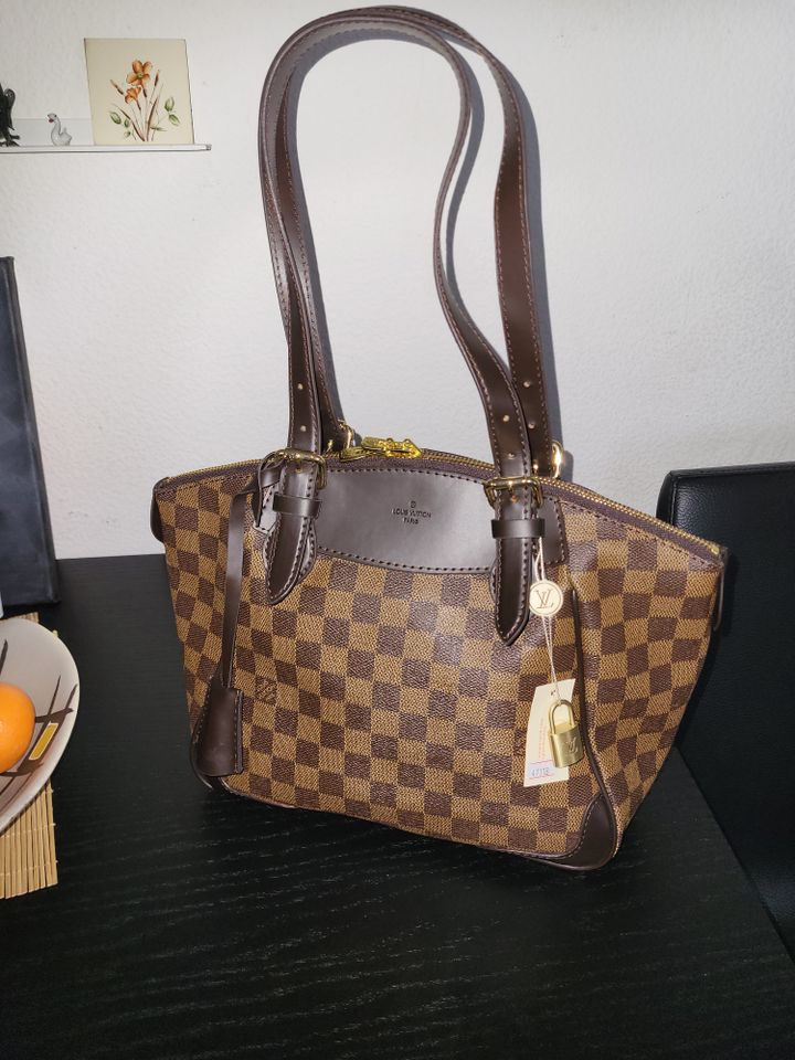 LOUIS VUITTON Tasche, NEU und unbenutzt in Köln