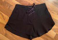 Shorts / Stoffshorts / kurze Hose H&M Damen schwarz Gr. 36 Baden-Württemberg - Berg Vorschau