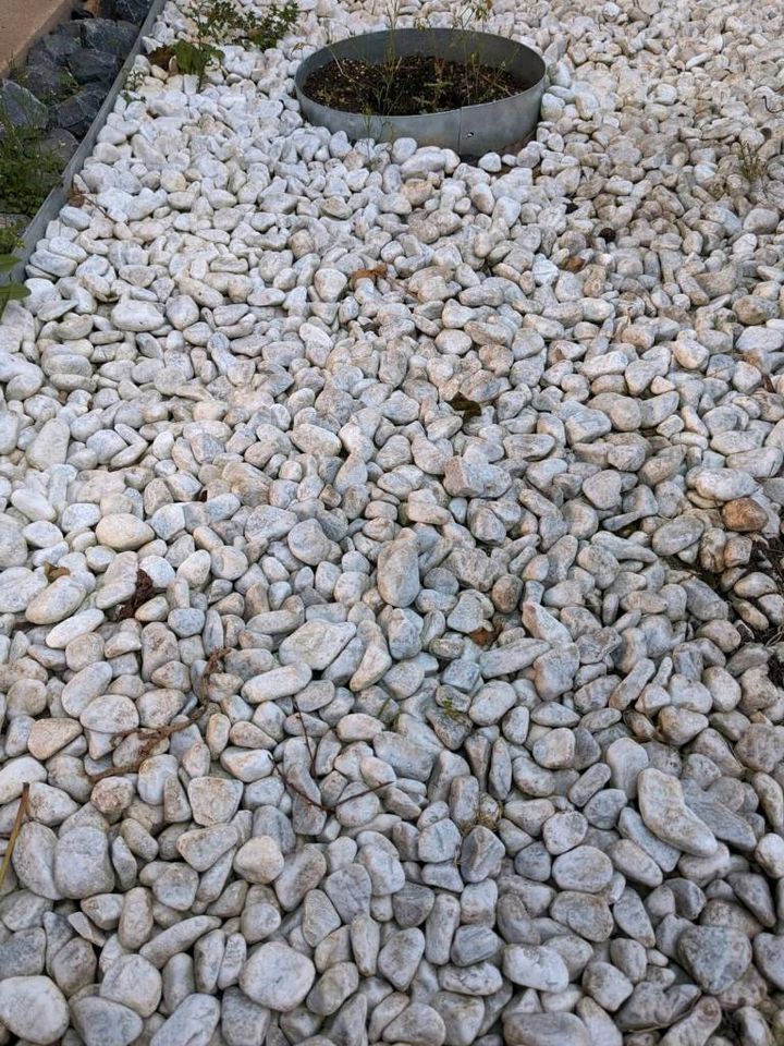 Steine für einen Garten z. B. zu verschenken in Ludwigsburg