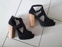 H&M High Heels Sandaletten schwarz Holzoptik Baden-Württemberg - Villingen-Schwenningen Vorschau