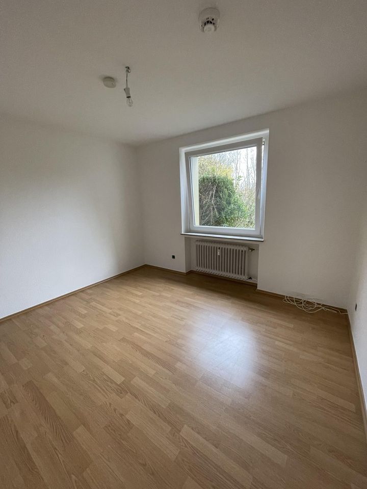 Wohnung im EG 4,5 Zimmer mit 100 qm Garten in Hannover