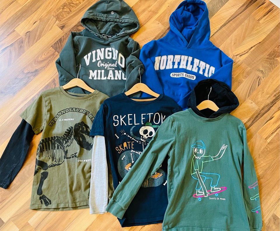 Jungen Kleidungspaket Gr. 140 Shirts/ Hoodies u.a. Vingino in Osnabrück