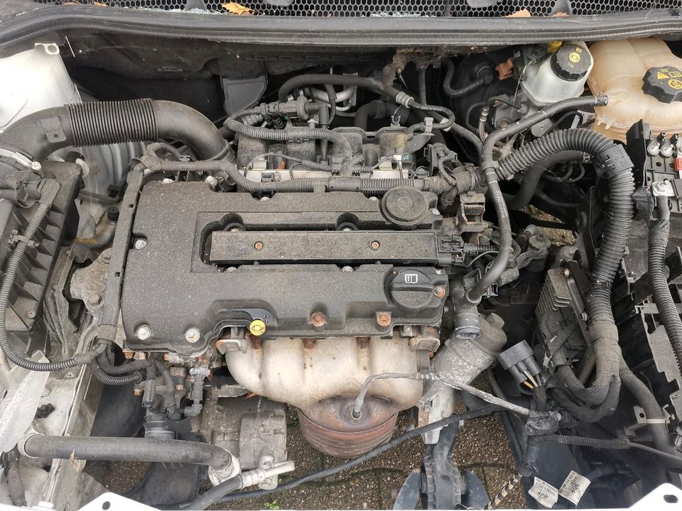 Opel Astra J Schlachtfest Ersatzteile Motor Armaturenbrett in  Nordrhein-Westfalen - Lünen, Ersatz- & Reparaturteile