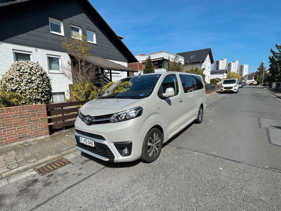 PKW mieten Toyota Corolla Hybrid günstig ohne Kreditkarte Kombi Autovermietung in Offenbach