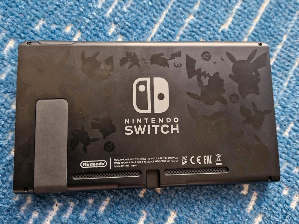 Nintendo Switch x Pikachu Edition - Let's Go Pikachu in Düsseldorf