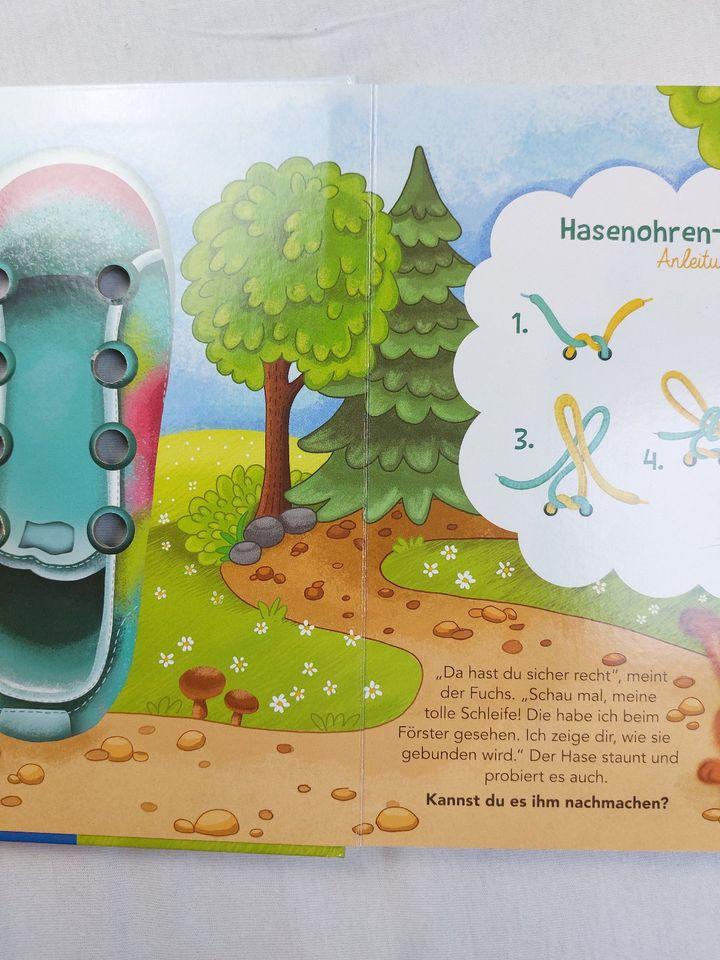 Spielend leicht Schuhe binden - Nanu, ein Schuh! mit Modell Schuh in Bedburg