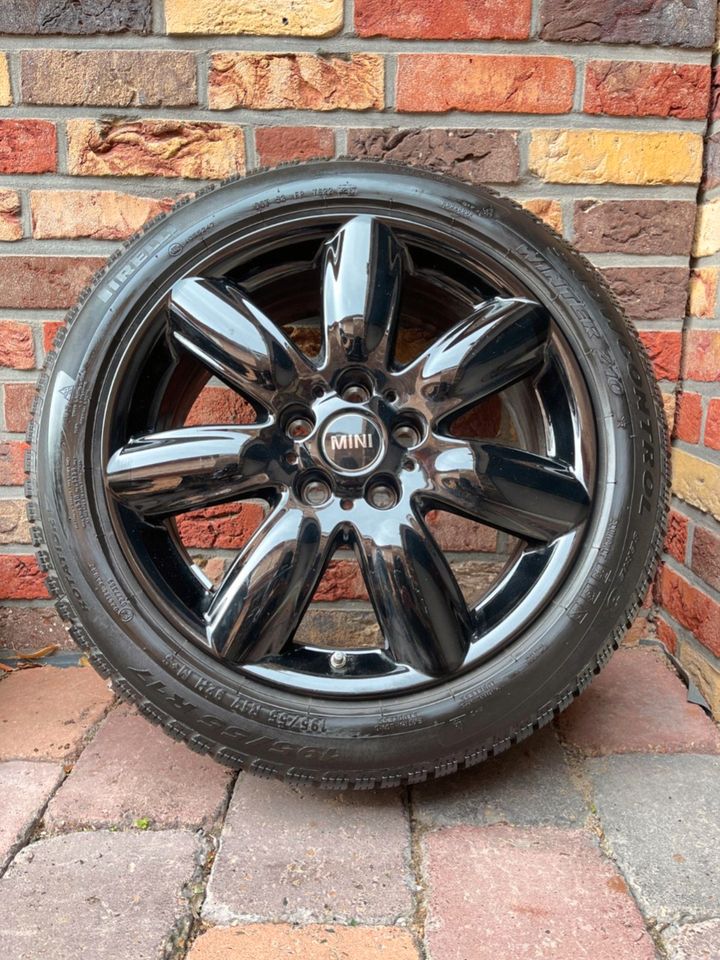 4x MINI Winterreifen auf Alufelge MINI 195/55 R17 Pirelli in Sehnde