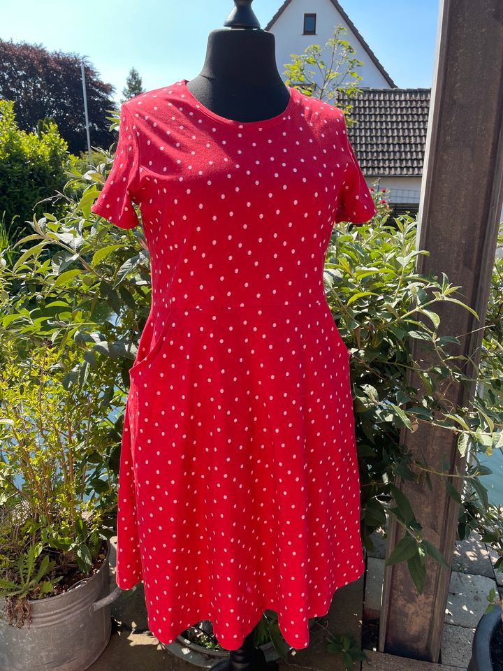 Sorgenfri Kleid Sylt rot mit weißen Punkten gepunktet Gr. XL in Uelzen