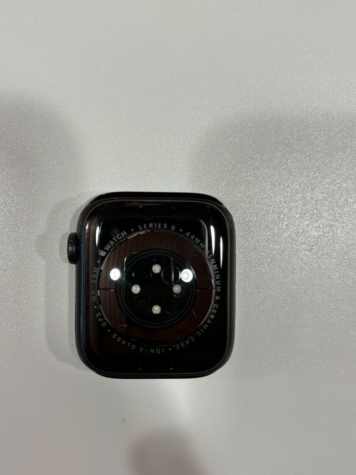 Apple Watch 6 44 mm in Östringen