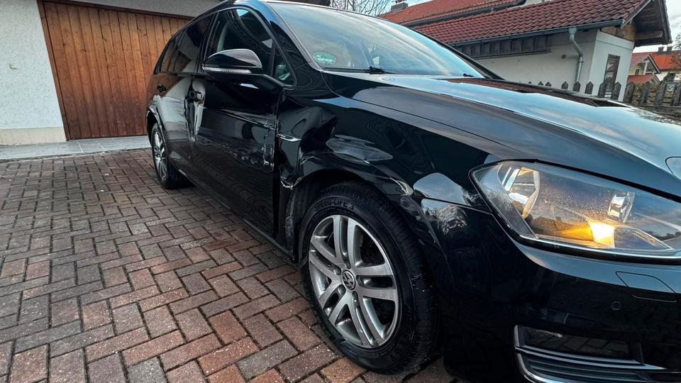 Volkswagen Golf VII Variant Lounge*1.6TDI *NAVI*KLIMA*SHZ* in Raubling