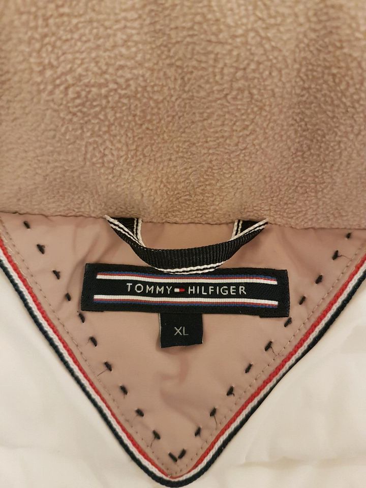 Neuwertige Tommy Hilfiger Winterjacke bzw.  Wintermantel Gr. XL in Dietersburg